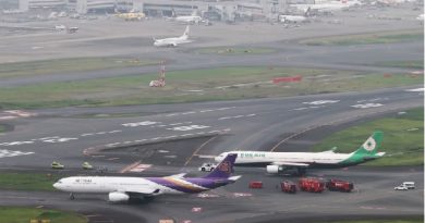 Two planes collided at Tokyo Airport, Thai and Eva
