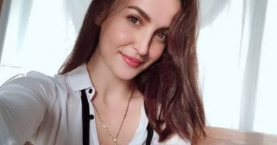 Elli AvrRam Calls Herself a ‘Quirky Red Riding Hood’